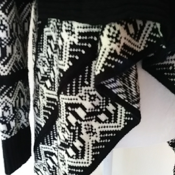 Tobi Asymmetrical Open Front Cardigan Sweater One Size Black White - Picture 7 of 12